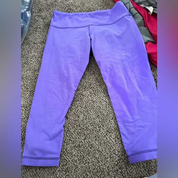 Lululemon Size 6 Wunder Under Crop - Picture 1 of 2